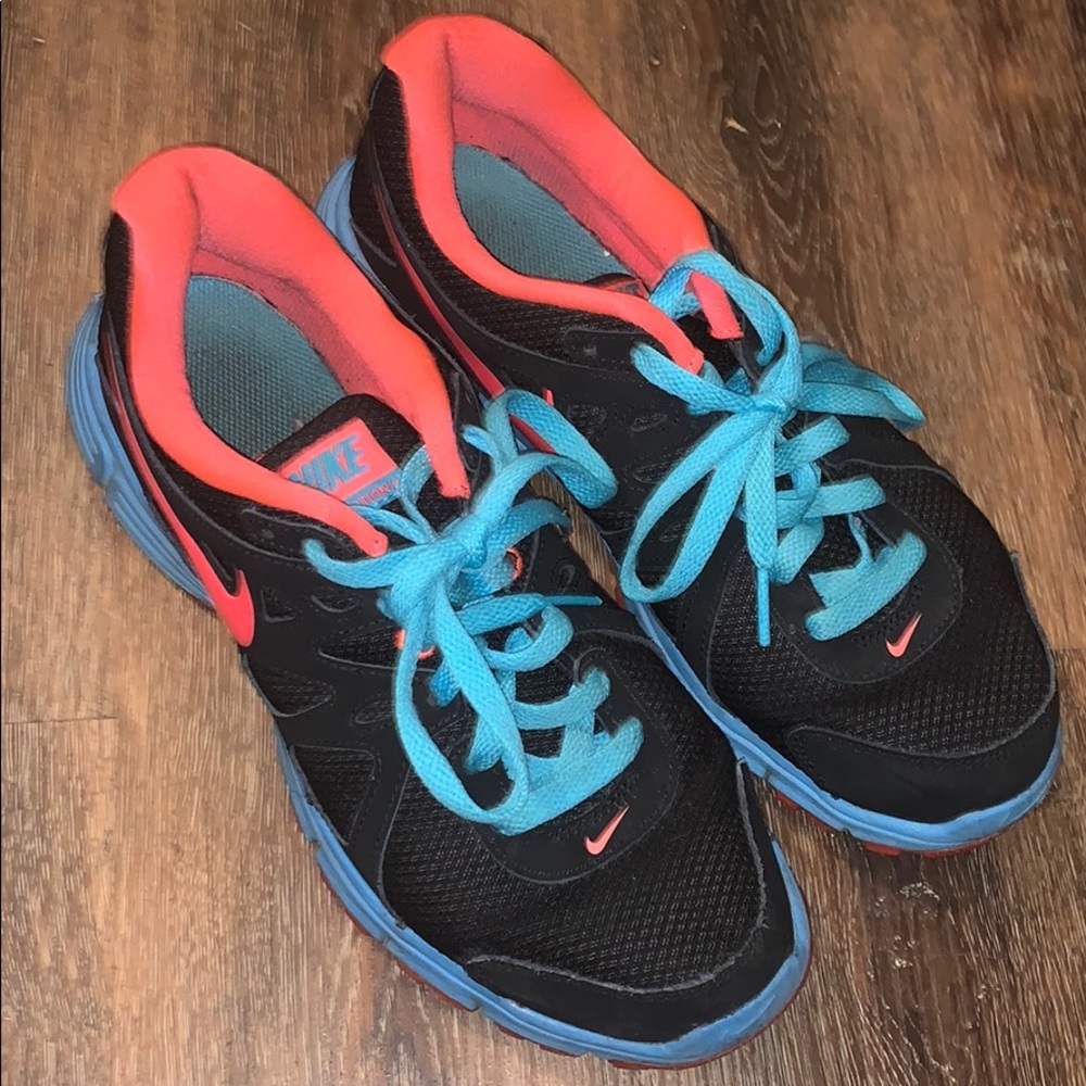 Gently worn Nike Tennis Shoes